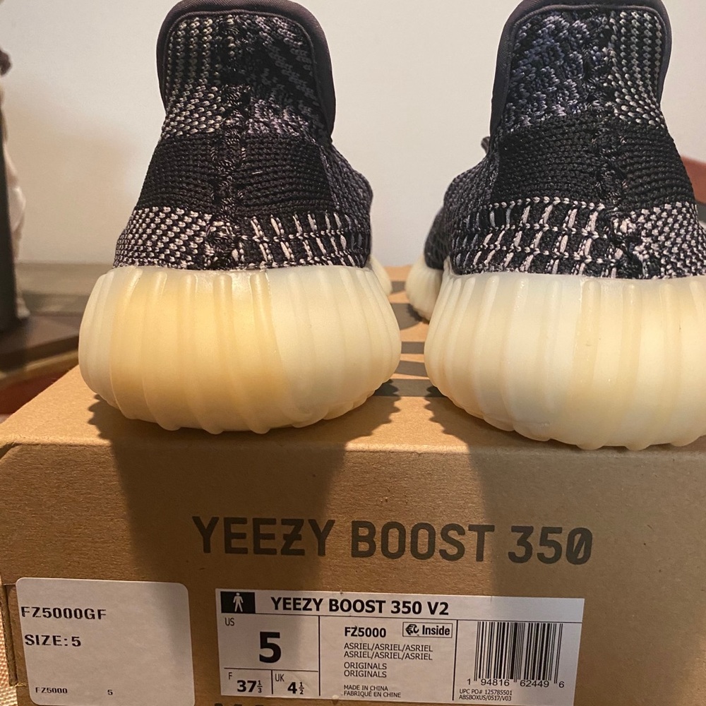 Adidas yeezy Authentic